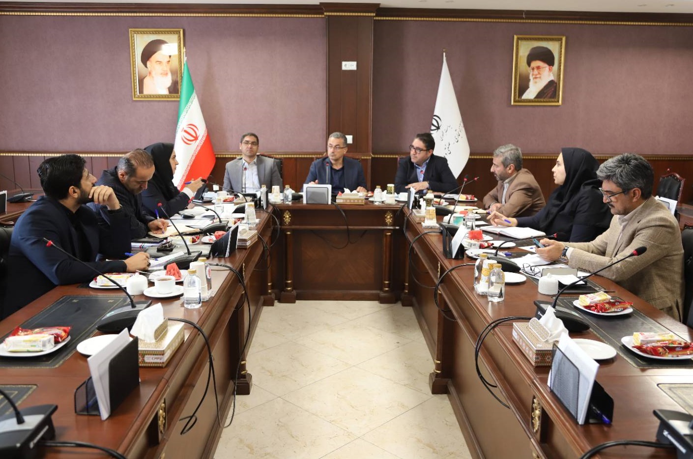 نشست مشترک دبیرخانه شورای‌عالی مناطق آزاد و سازمان توسعه تجارت ایران برگزار شد