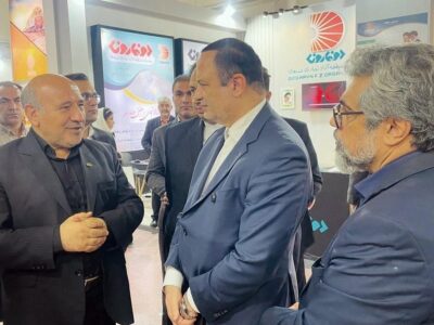 بازدید مسرور از غرفه منطقه آزاد ماکو