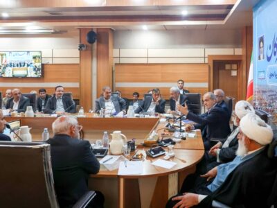نشست دکتر پزشکیان با سرمایه‌گذاران و فعالان اقتصادی استان هرمزگان