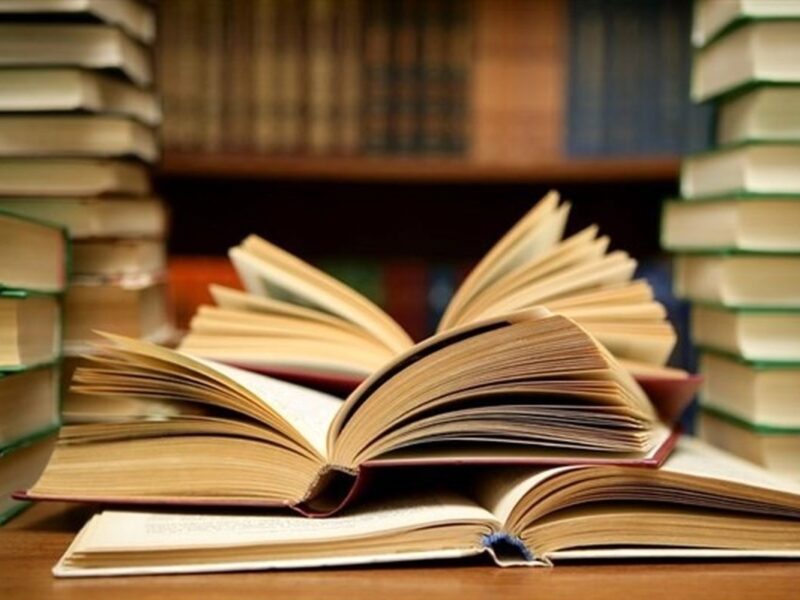 میانگین مطالعه روزانه ایرانی‌ها ۱۱ دقیقه؛ کتاب کاغذی همچنان محبوب‌ترین انتخاب