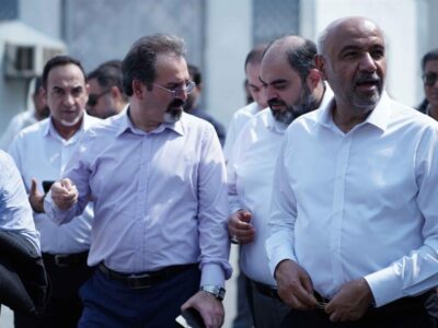 بازدید وزیر تعاون، کار و رفاه اجتماعی از بخش‌های آسیب‌دیده از جنگ پتروشیمی جم – جمهور نیوز