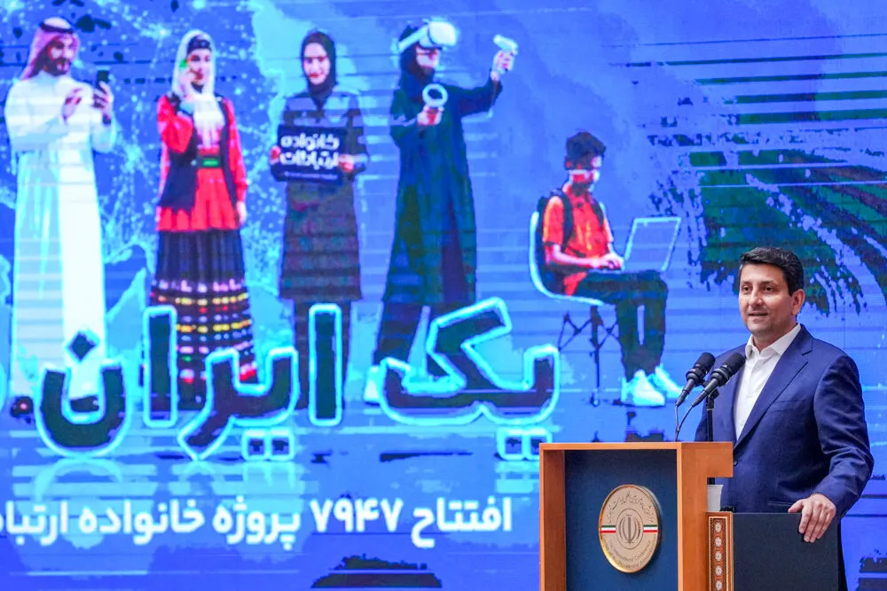 وزیر ارتباطات: از حق مردم برای اینترنت پایدار کوتاه نمیآییم