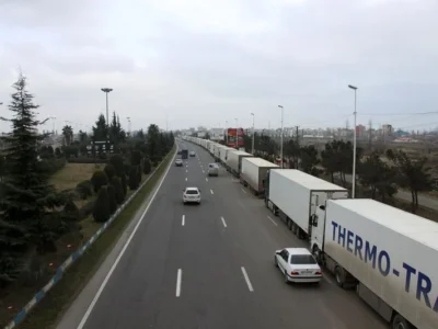کاهش ۸ روزه زمان ایستایی کامیون‌ها در مرز بازرگان